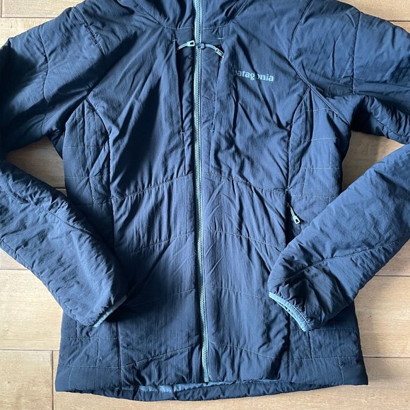 Patagonia Women's Black insulated Nano-Air hoodie size small - Picture 7 of 16